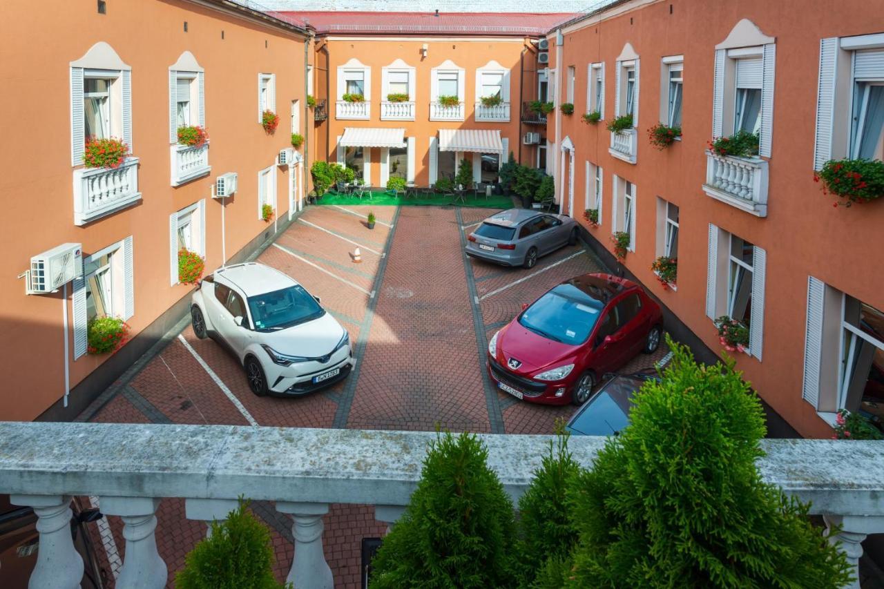 Hotel Wenecki Czestochowa Ngoại thất bức ảnh