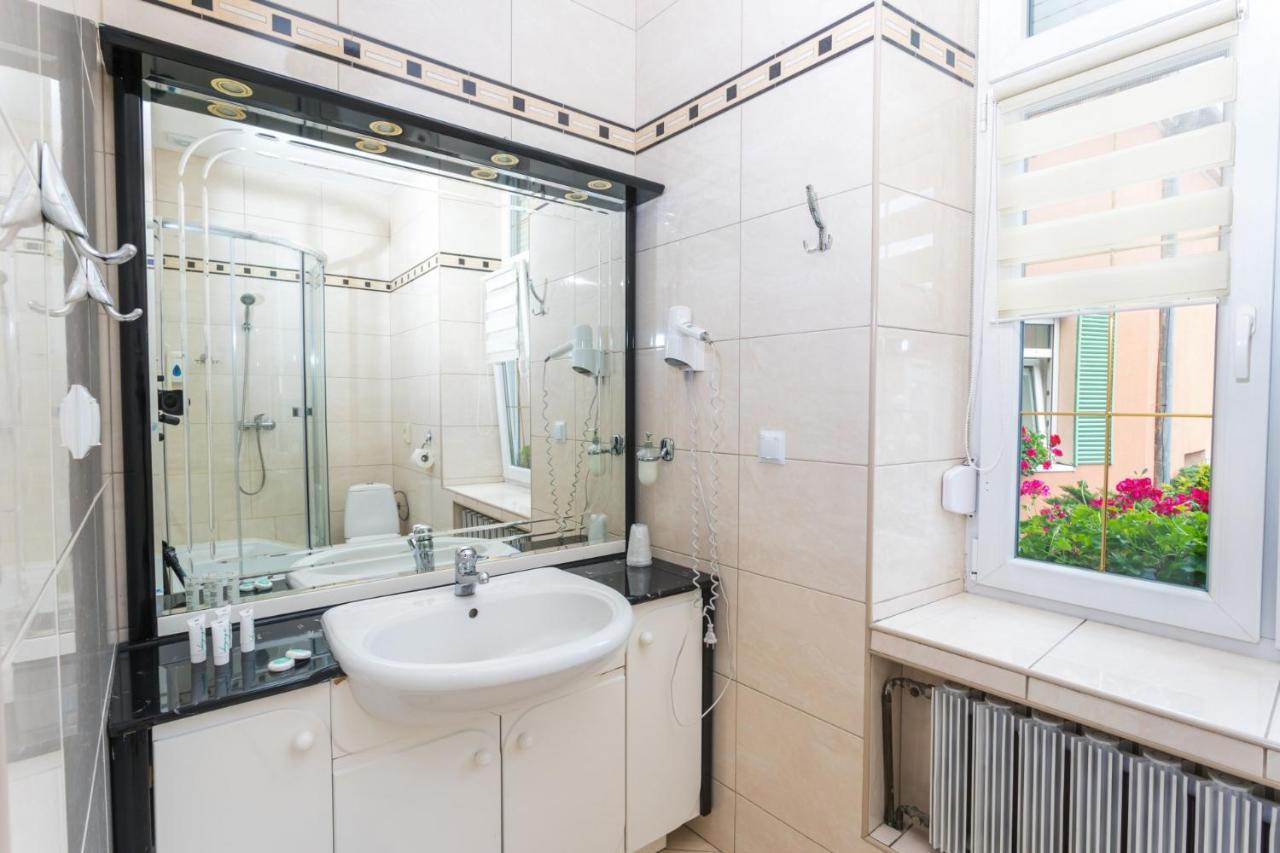 Hotel Wenecki Czestochowa Ngoại thất bức ảnh