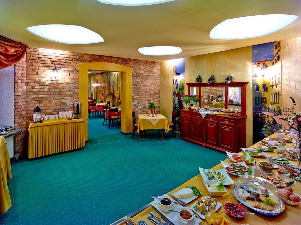 Hotel Wenecki Czestochowa Ngoại thất bức ảnh