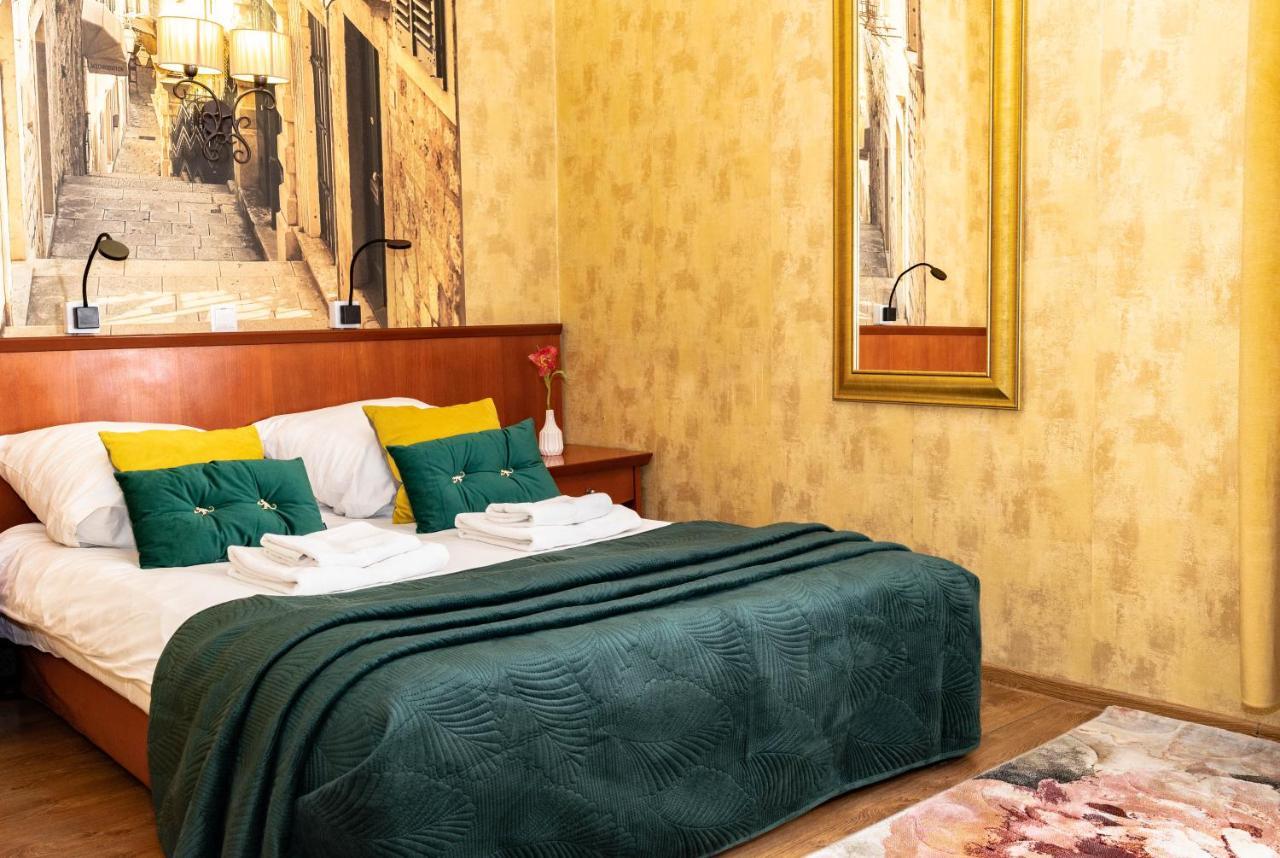 Hotel Wenecki Czestochowa Ngoại thất bức ảnh