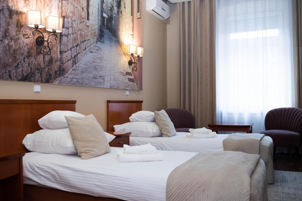 Hotel Wenecki Czestochowa Ngoại thất bức ảnh